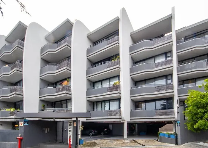 Modern 1 Bedroom Apartment, Pool Nineons
