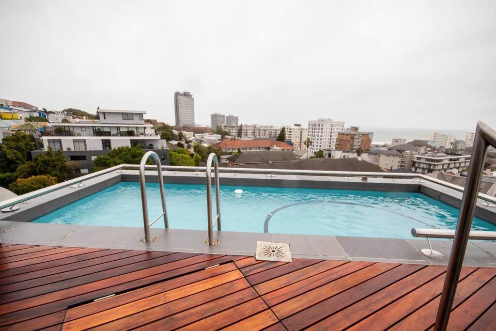 Modern 1 Bedroom Apartment, Pool Nineons * Cape Town