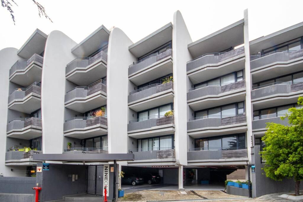Modern 1 Bedroom Apartment, Pool Nineons Apartment